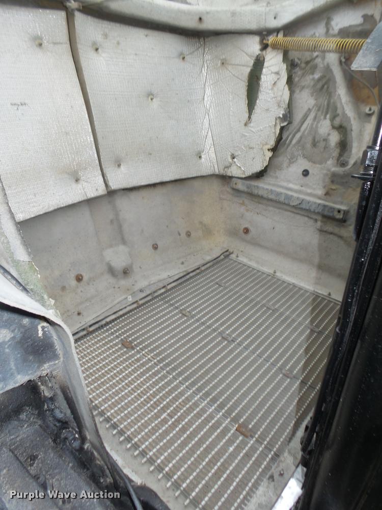 image for item L4198 1999 Kenworth T800 semi truck