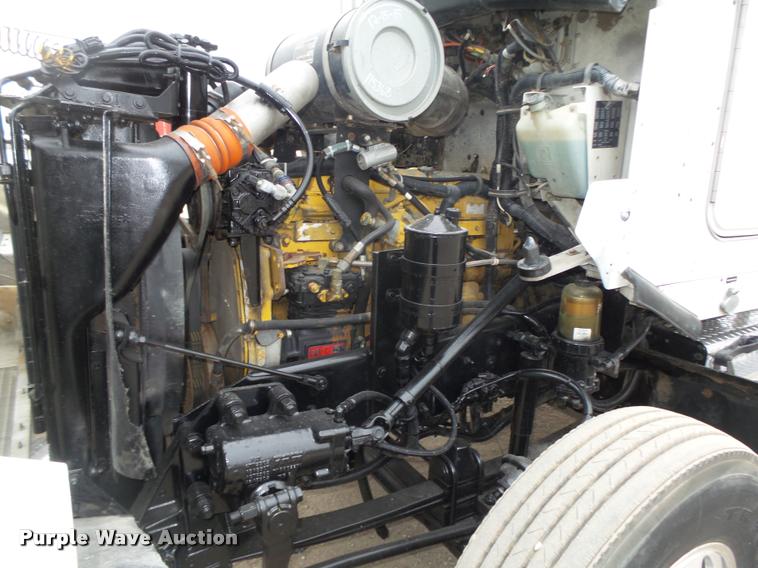 image for item L4198 1999 Kenworth T800 semi truck