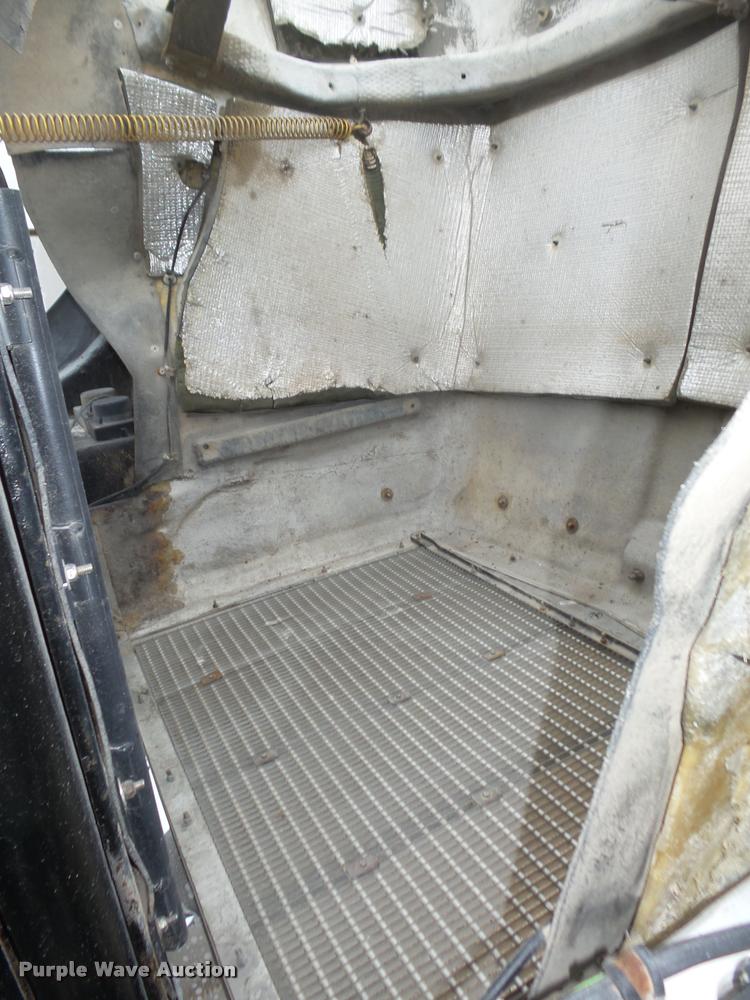 image for item L4198 1999 Kenworth T800 semi truck