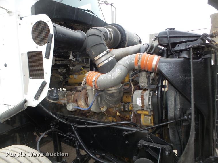 image for item L4198 1999 Kenworth T800 semi truck