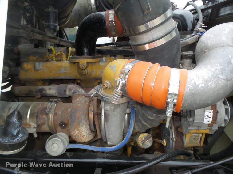 image for item L4198 1999 Kenworth T800 semi truck