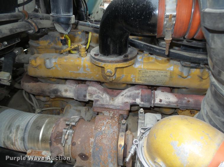 image for item L4198 1999 Kenworth T800 semi truck