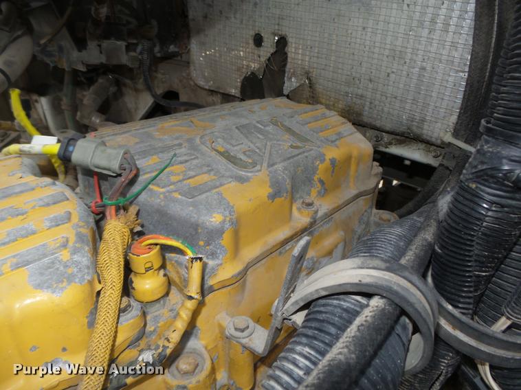 image for item L4198 1999 Kenworth T800 semi truck