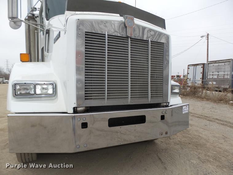 image for item L4198 1999 Kenworth T800 semi truck