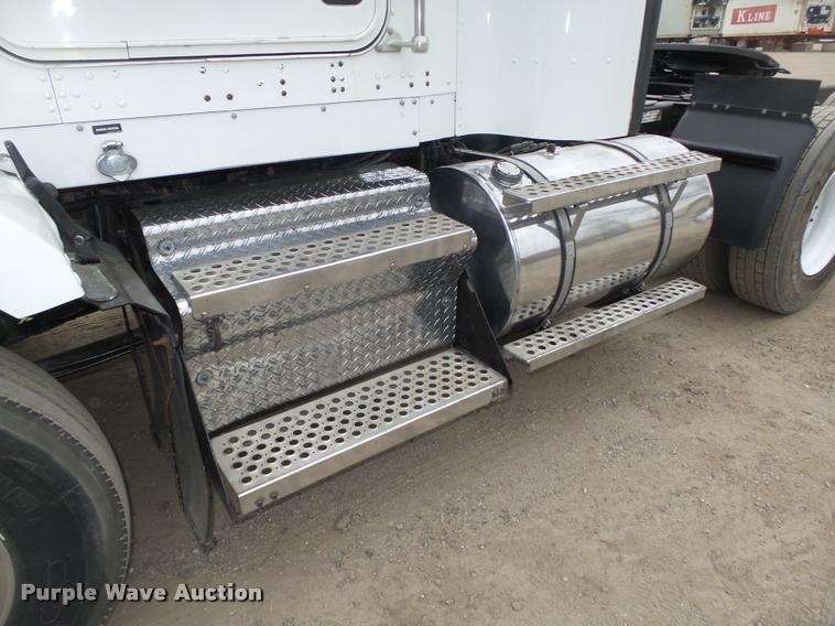 image for item L4198 1999 Kenworth T800 semi truck