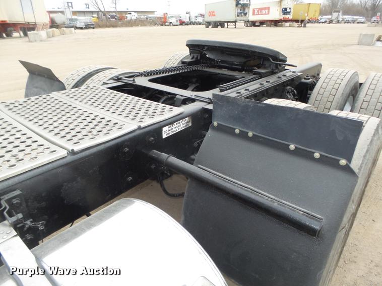 image for item L4198 1999 Kenworth T800 semi truck