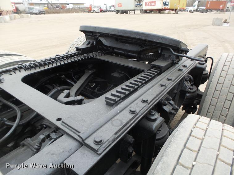 image for item L4198 1999 Kenworth T800 semi truck