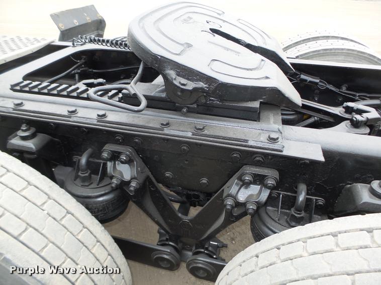 image for item L4198 1999 Kenworth T800 semi truck