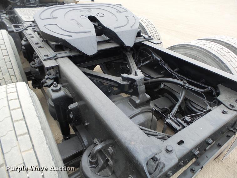 image for item L4198 1999 Kenworth T800 semi truck