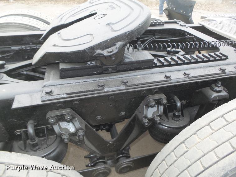 image for item L4198 1999 Kenworth T800 semi truck