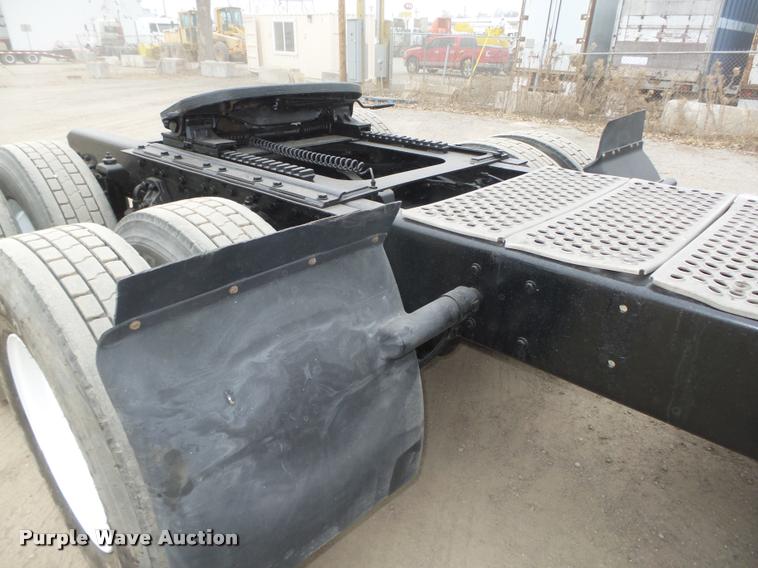 image for item L4198 1999 Kenworth T800 semi truck