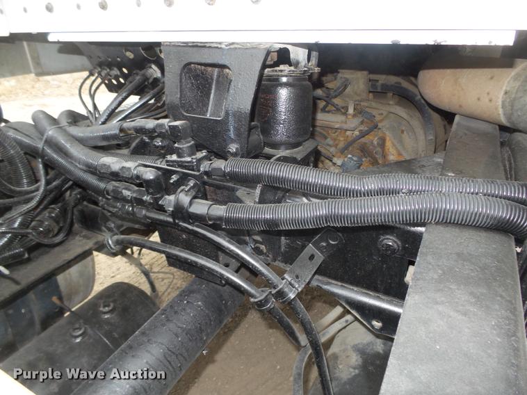 image for item L4198 1999 Kenworth T800 semi truck