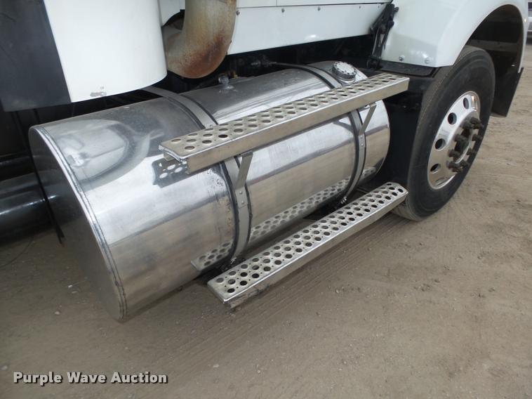 image for item L4198 1999 Kenworth T800 semi truck