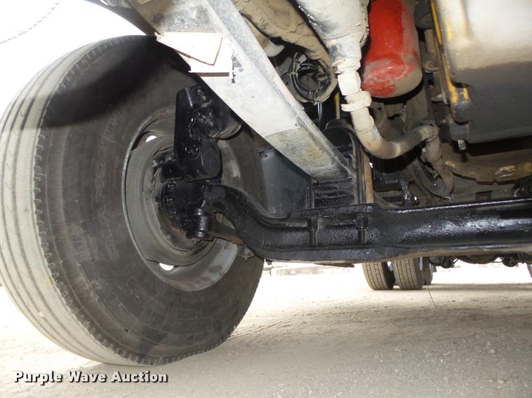 image for item L4198 1999 Kenworth T800 semi truck