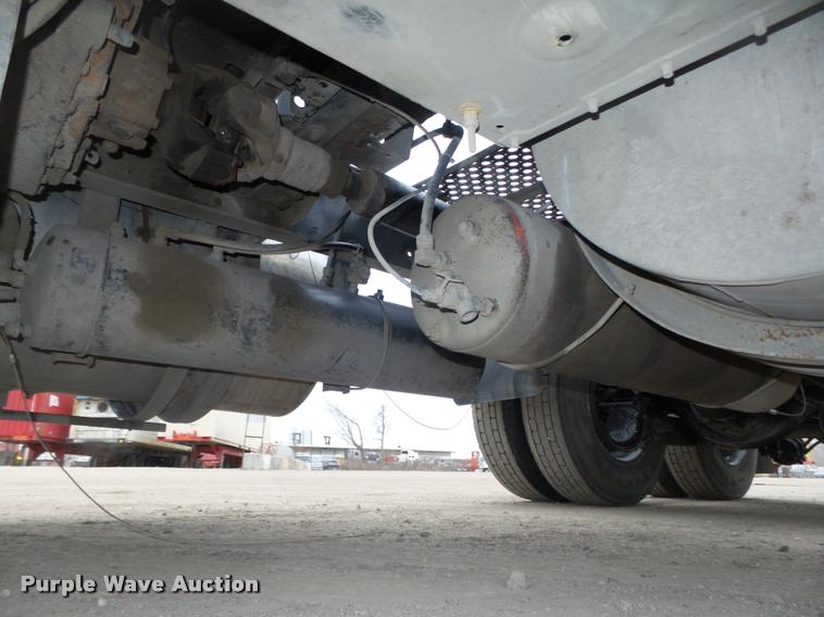 image for item L4198 1999 Kenworth T800 semi truck