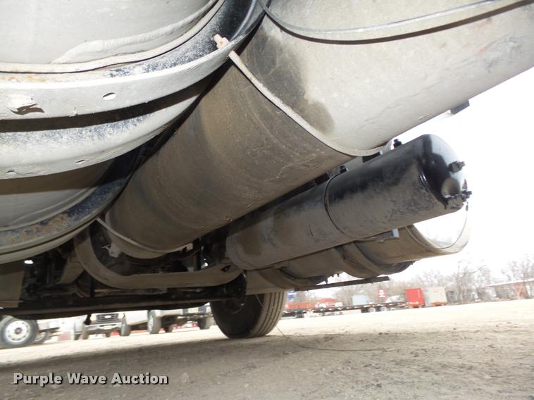 image for item L4198 1999 Kenworth T800 semi truck