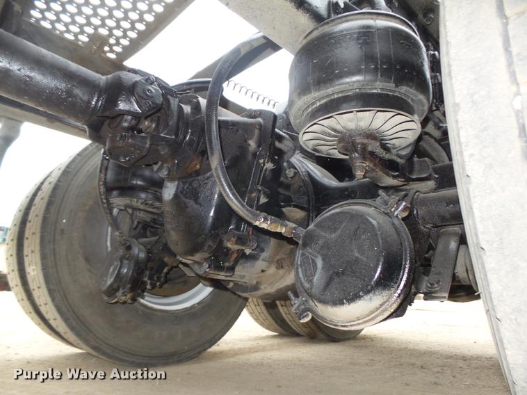 image for item L4198 1999 Kenworth T800 semi truck