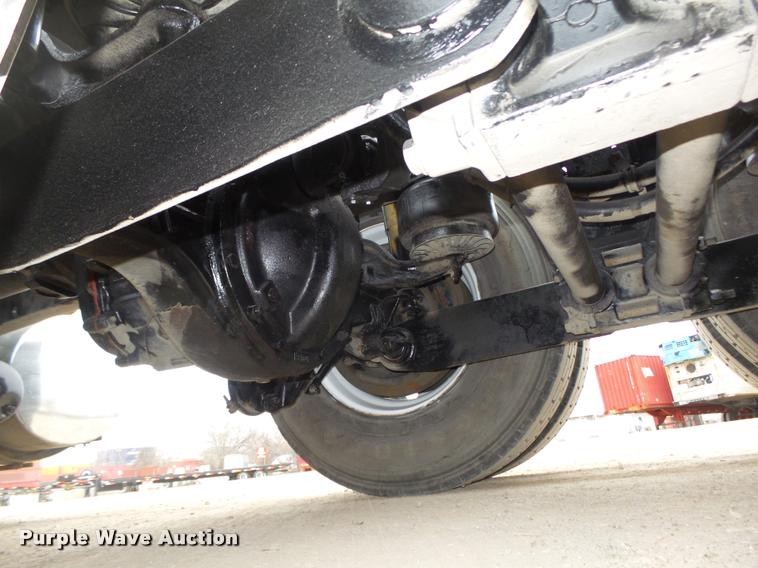 image for item L4198 1999 Kenworth T800 semi truck