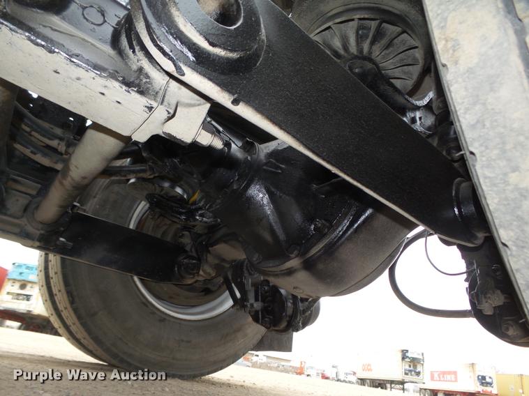 image for item L4198 1999 Kenworth T800 semi truck