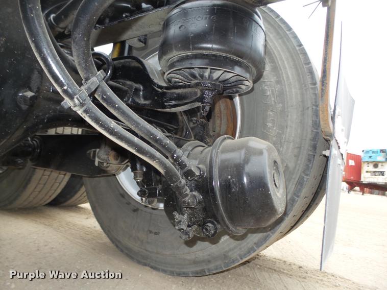 image for item L4198 1999 Kenworth T800 semi truck