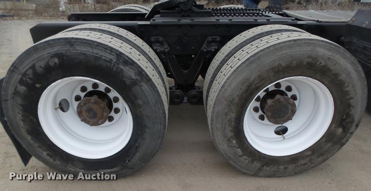 image for item L4198 1999 Kenworth T800 semi truck