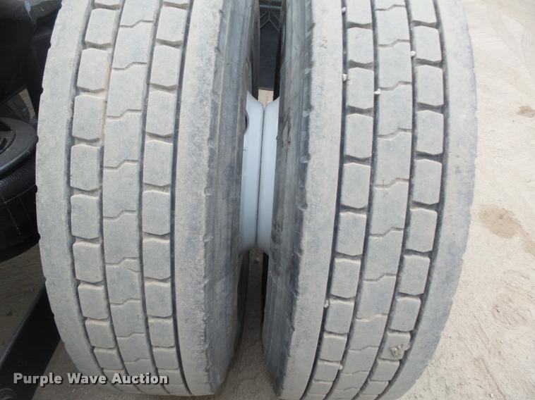 image for item L4198 1999 Kenworth T800 semi truck