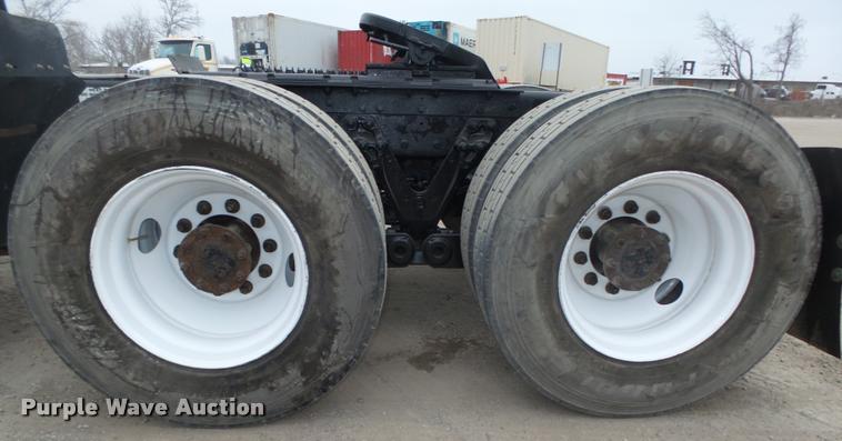 image for item L4198 1999 Kenworth T800 semi truck