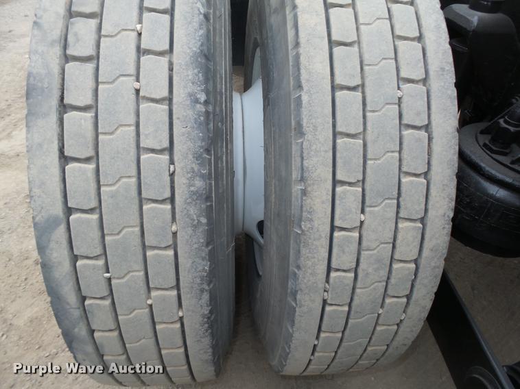 image for item L4198 1999 Kenworth T800 semi truck