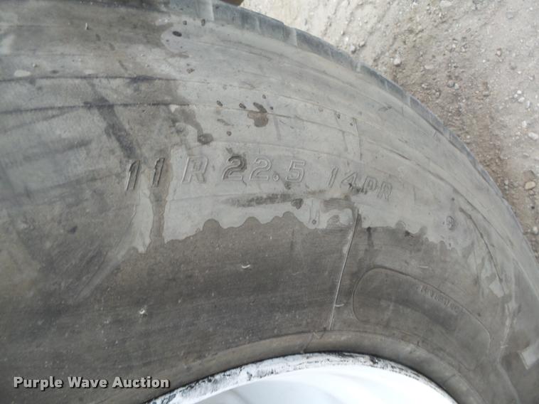 image for item L4198 1999 Kenworth T800 semi truck