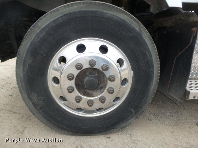 image for item L4198 1999 Kenworth T800 semi truck