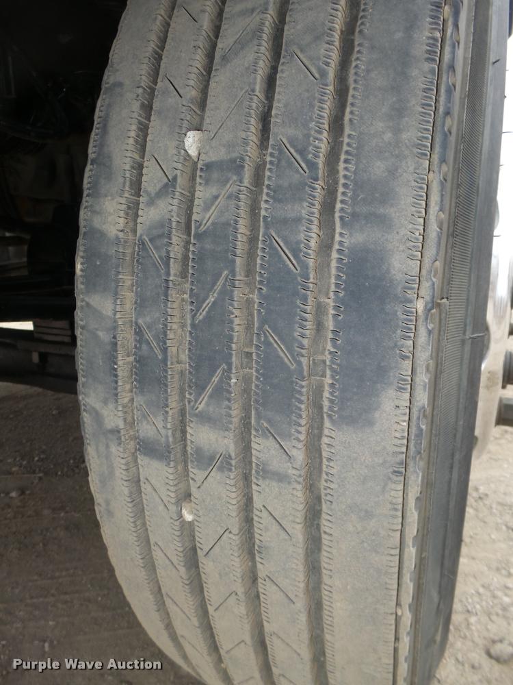 image for item L4198 1999 Kenworth T800 semi truck