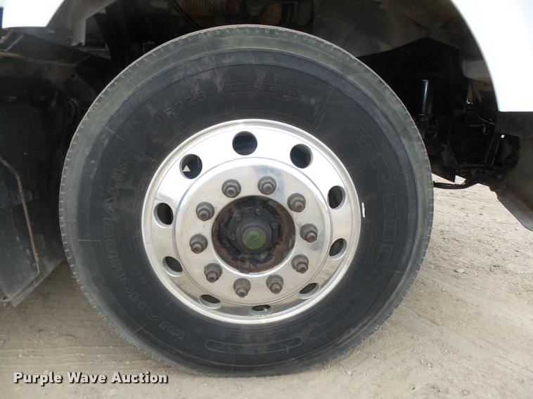 image for item L4198 1999 Kenworth T800 semi truck