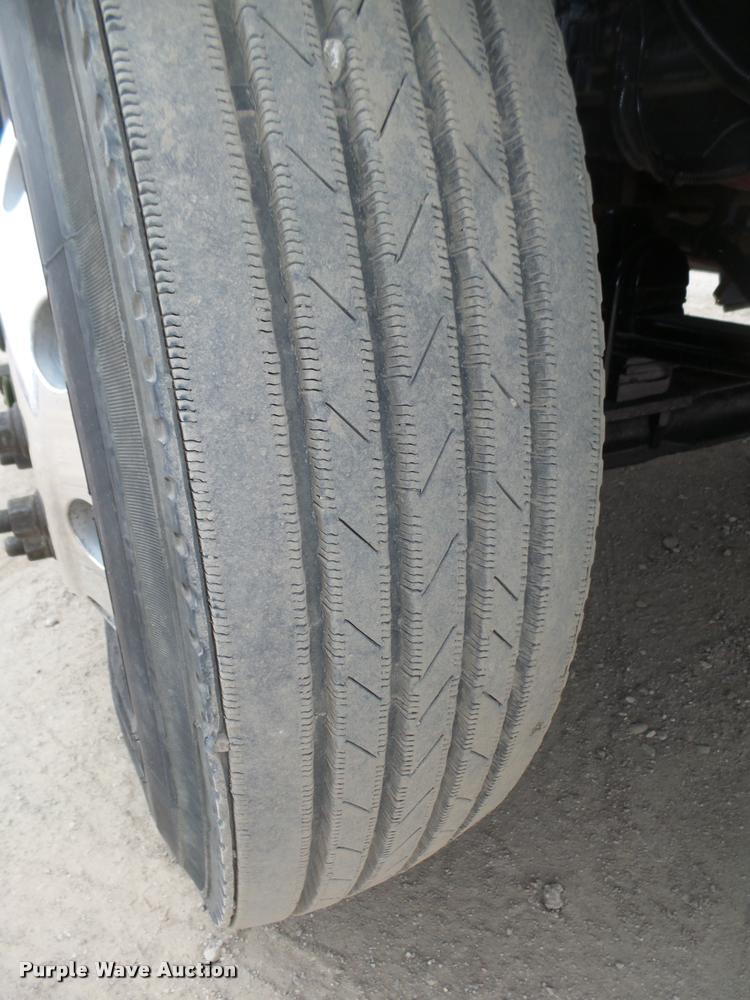 image for item L4198 1999 Kenworth T800 semi truck