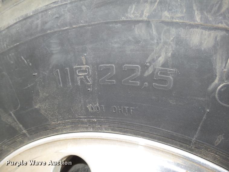 image for item L4198 1999 Kenworth T800 semi truck