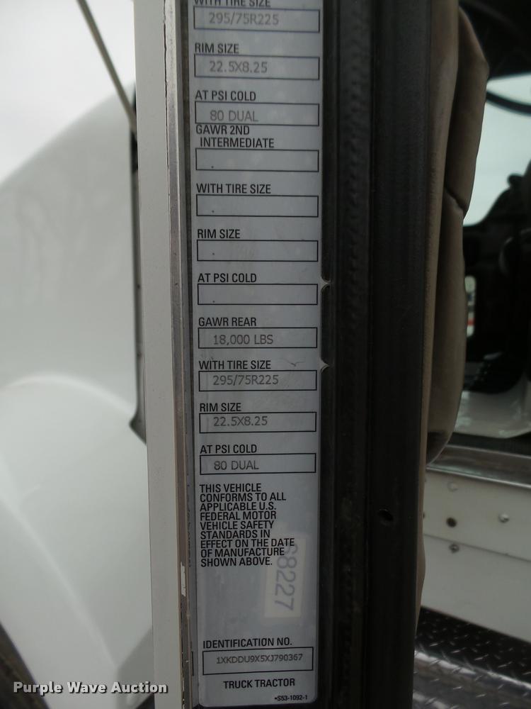 image for item L4198 1999 Kenworth T800 semi truck