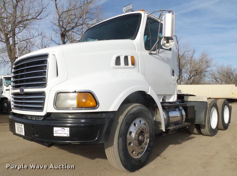 image for item L4231 1998 Ford AT9513 Aeromax 113 semi truck