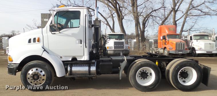 image for item L4231 1998 Ford AT9513 Aeromax 113 semi truck