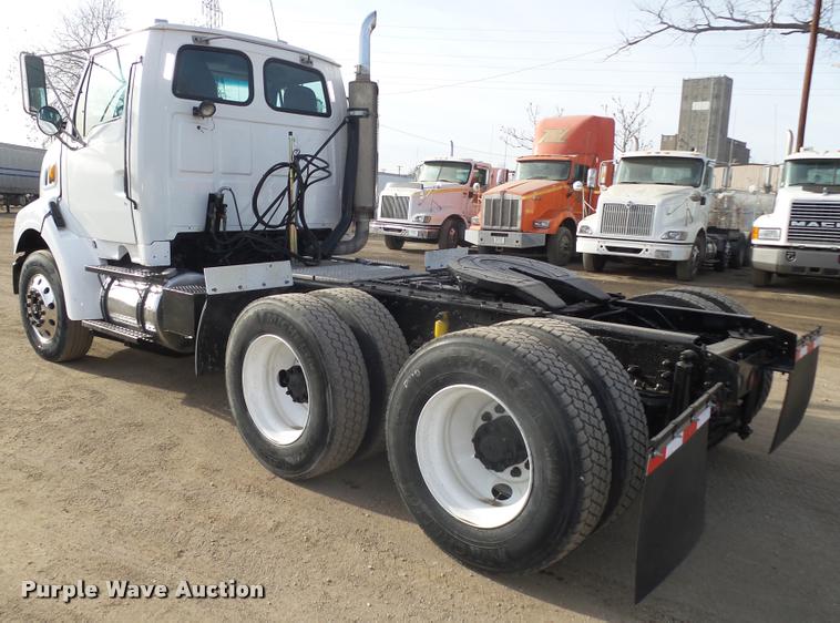 image for item L4231 1998 Ford AT9513 Aeromax 113 semi truck