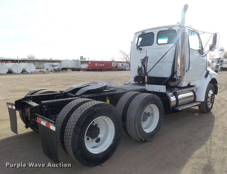 image for item L4231 1998 Ford AT9513 Aeromax 113 semi truck