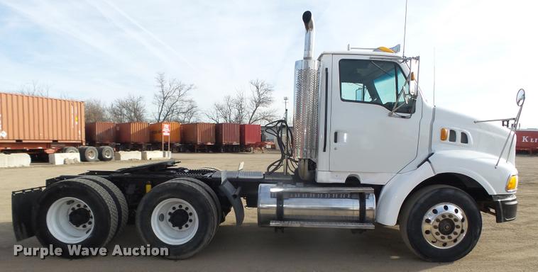 image for item L4231 1998 Ford AT9513 Aeromax 113 semi truck