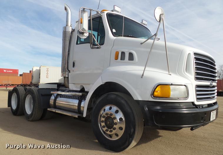 image for item L4231 1998 Ford AT9513 Aeromax 113 semi truck