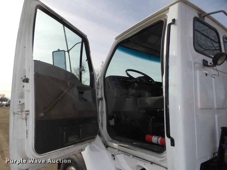 image for item L4231 1998 Ford AT9513 Aeromax 113 semi truck