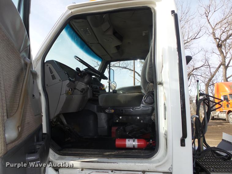 image for item L4231 1998 Ford AT9513 Aeromax 113 semi truck