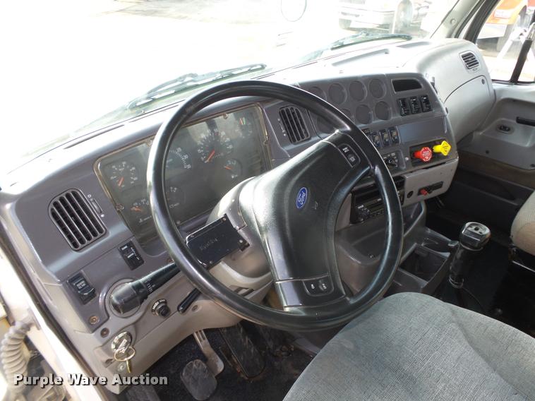 image for item L4231 1998 Ford AT9513 Aeromax 113 semi truck