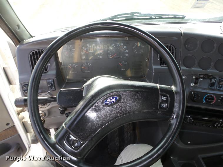 image for item L4231 1998 Ford AT9513 Aeromax 113 semi truck