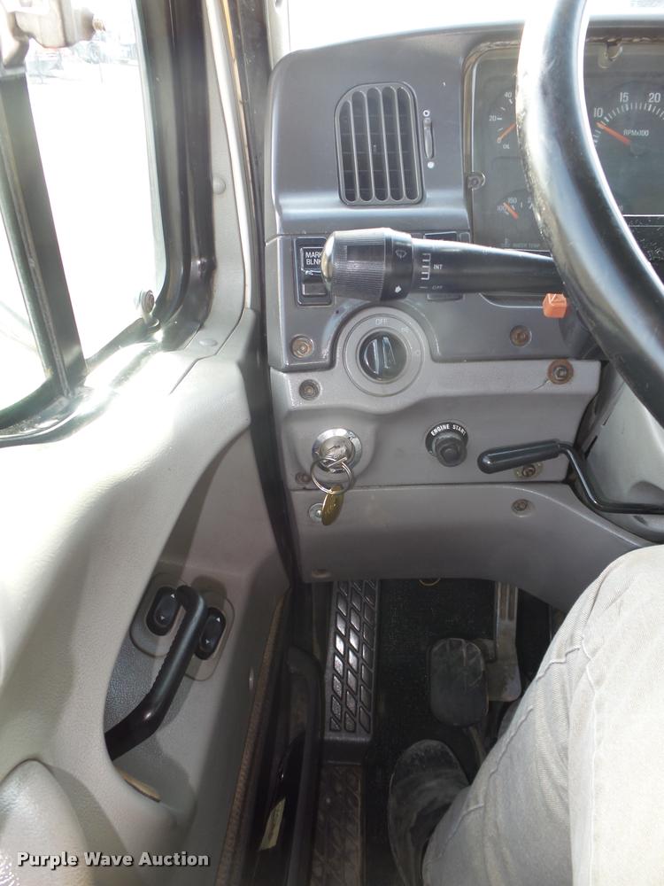 image for item L4231 1998 Ford AT9513 Aeromax 113 semi truck