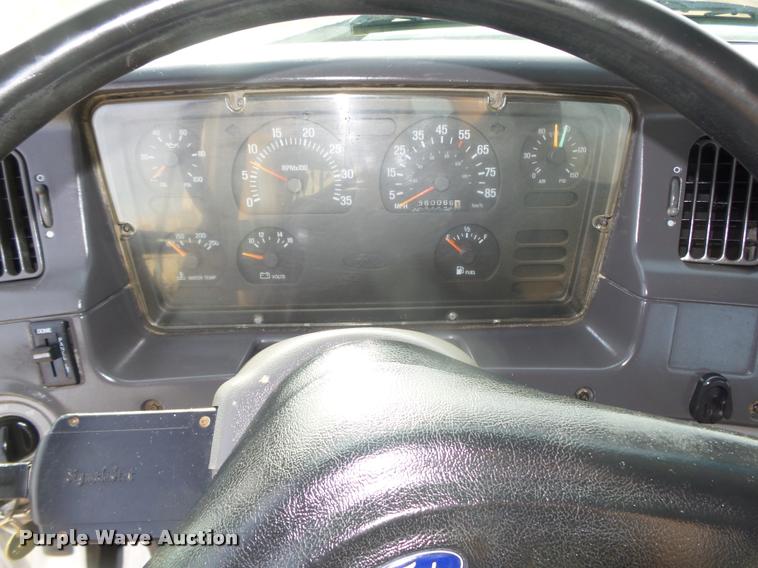 image for item L4231 1998 Ford AT9513 Aeromax 113 semi truck