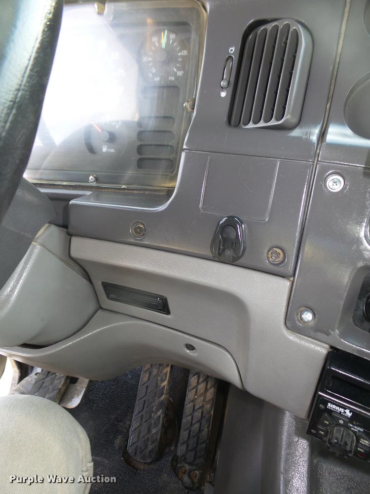 image for item L4231 1998 Ford AT9513 Aeromax 113 semi truck