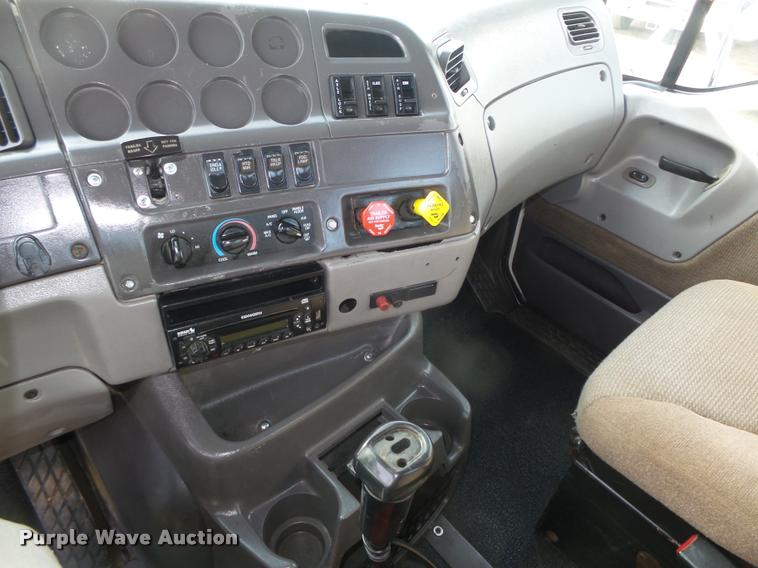 image for item L4231 1998 Ford AT9513 Aeromax 113 semi truck