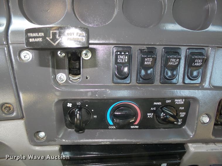 image for item L4231 1998 Ford AT9513 Aeromax 113 semi truck